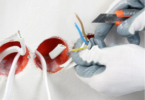 Unterputzdosen werden angebracht